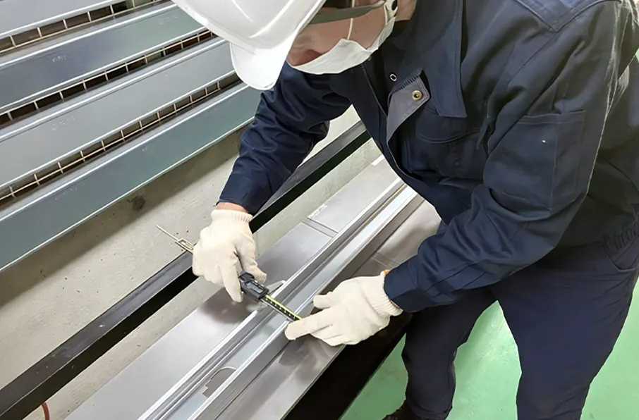 株式会社KMC 東北工場 作業風景